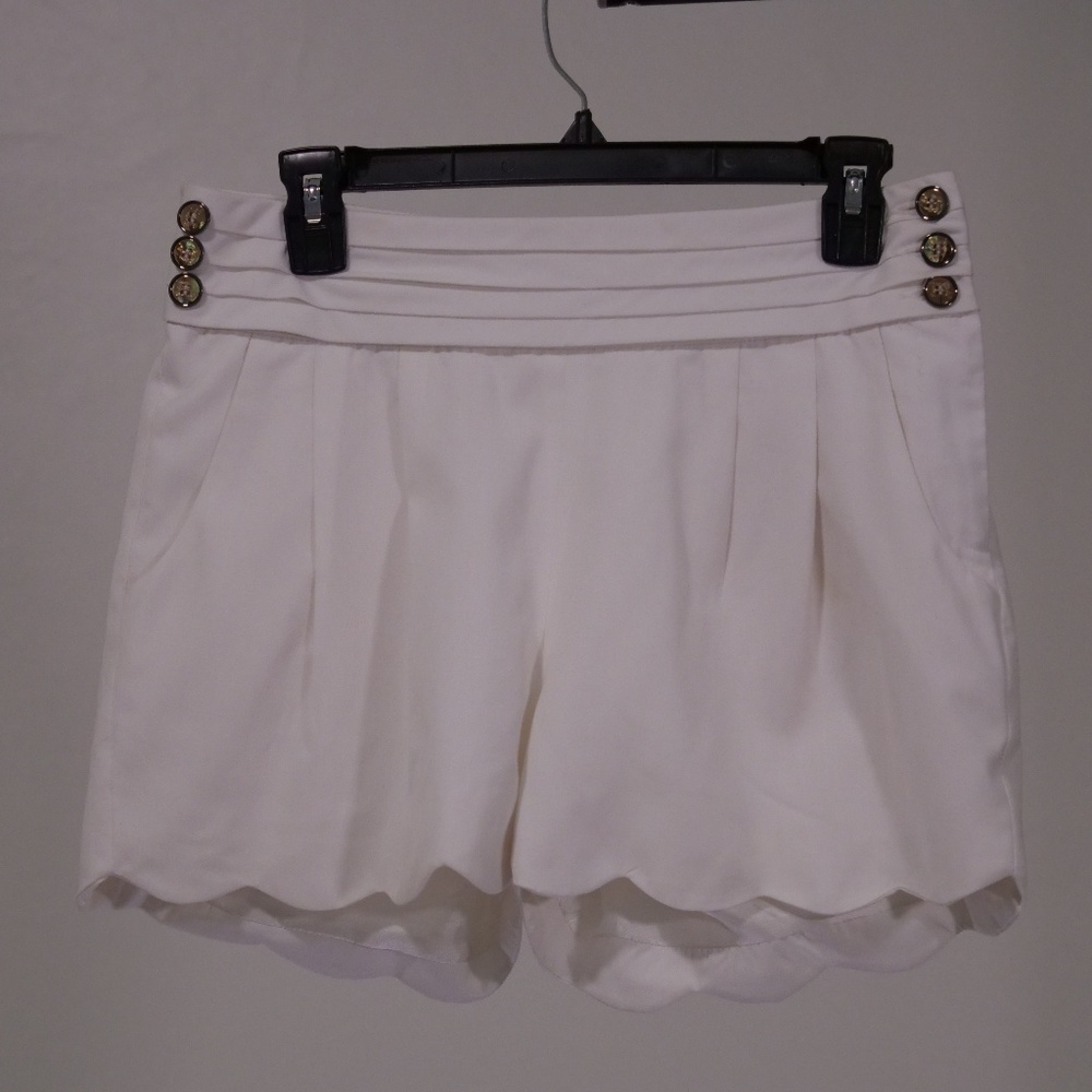 Boutique Scolloped White High Waisted Shorts